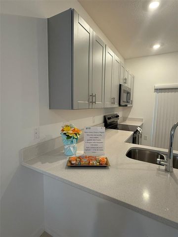 3021 SKYLINE LOOP, Kissimmee, FL 34758