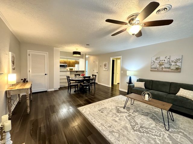 317 Village Ln, W, Dickson, TN 37055