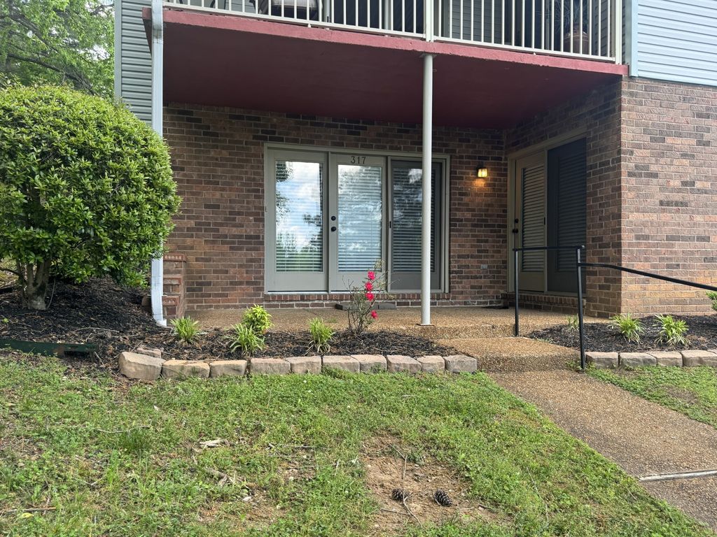317 Village Ln, W, Dickson, TN 37055