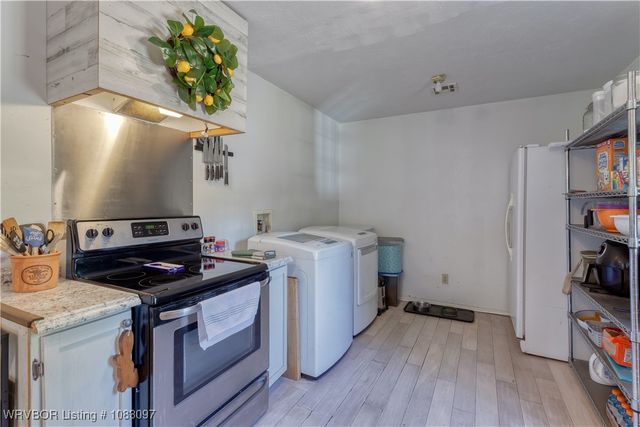 310 E Lincoln, Midland, AR 72945