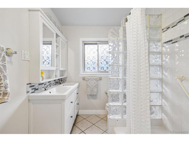 6702 S Kit Carson Cir, Centennial, CO 80122