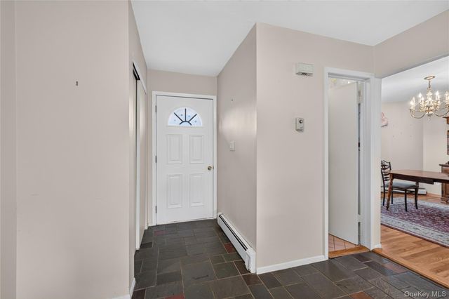 15 Country Court, Hicksville, NY 11801