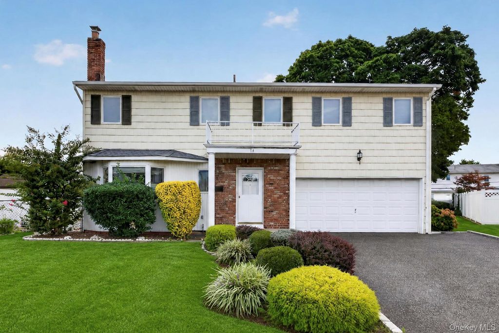 15 Country Court, Hicksville, NY 11801 — exterior