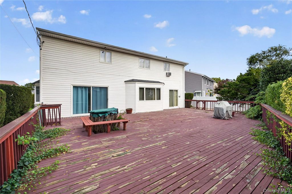 15 Country Court, Hicksville, NY 11801 — photo 5