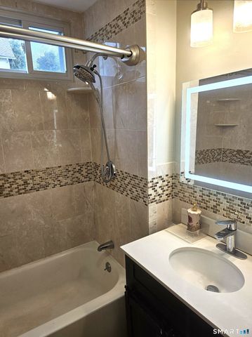7 Downing Street, New Haven, CT 06513