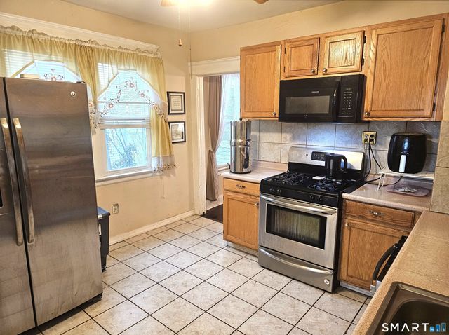 7 Downing Street, New Haven, CT 06513
