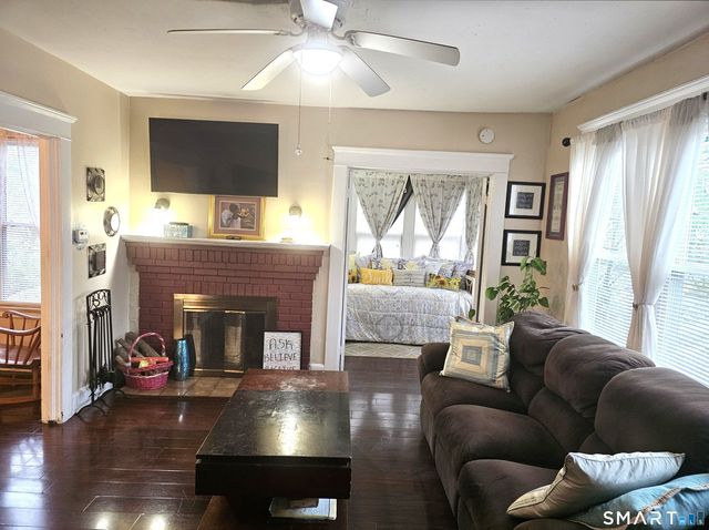 7 Downing Street, New Haven, CT 06513