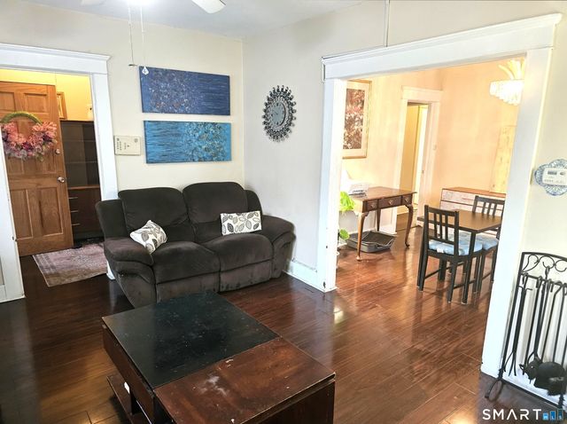 7 Downing Street, New Haven, CT 06513