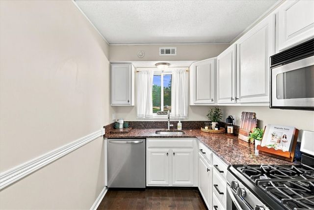 650 East Greenwich Avenue 5-201, West Warwick, RI 02893