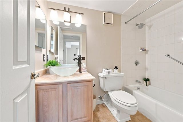 650 East Greenwich Avenue 5-201, West Warwick, RI 02893