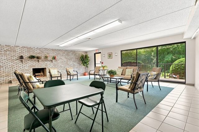 650 East Greenwich Avenue 5-201, West Warwick, RI 02893