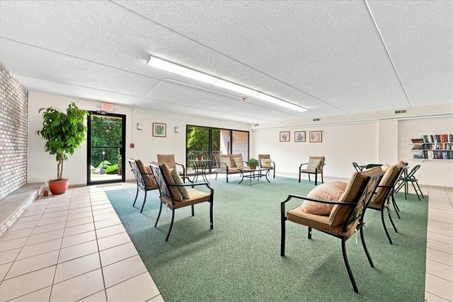 650 East Greenwich Avenue 5-201, West Warwick, RI 02893