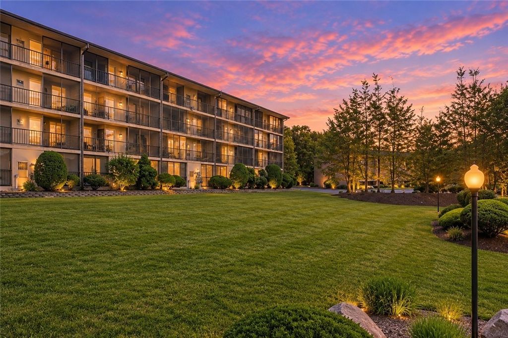 650 East Greenwich Avenue 5-201, West Warwick, RI 02893