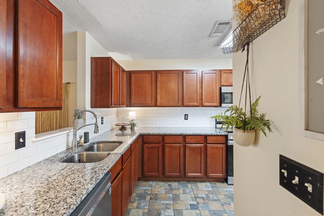 5830 Monroe Xing, Antioch, TN 37013