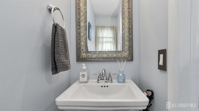 29 Cornell Street, Avenel, NJ 07001