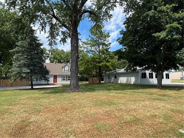 4210 DR GREAVES Road, Grandview, MO 64030