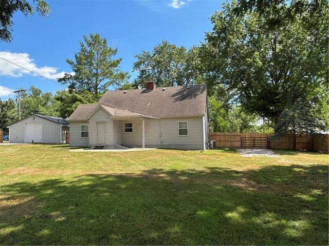 4210 DR GREAVES Road, Grandview, MO 64030