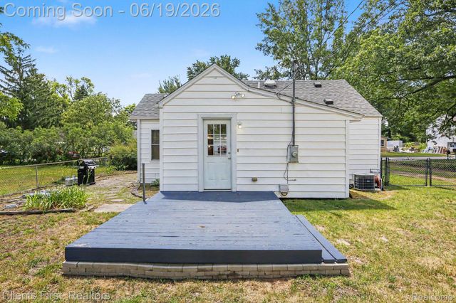 34728 Pardo Street, Westland, MI 48185