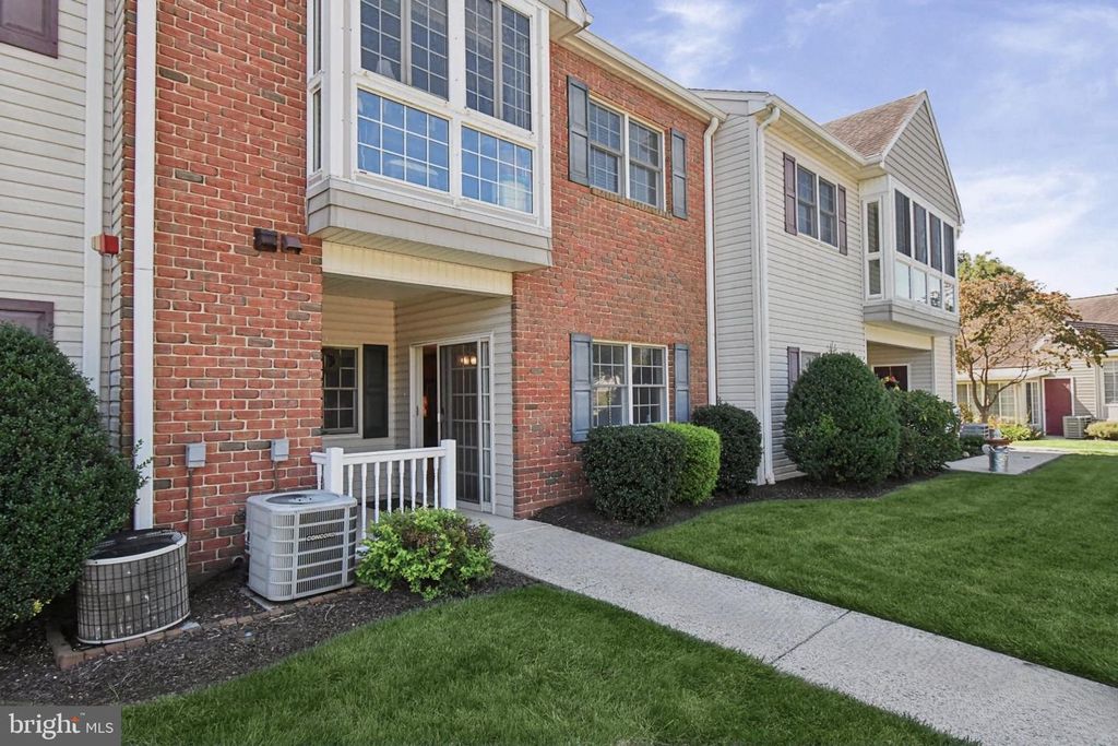 2461 E HIGH ST #LII, Pottstown, PA 19464 — exterior