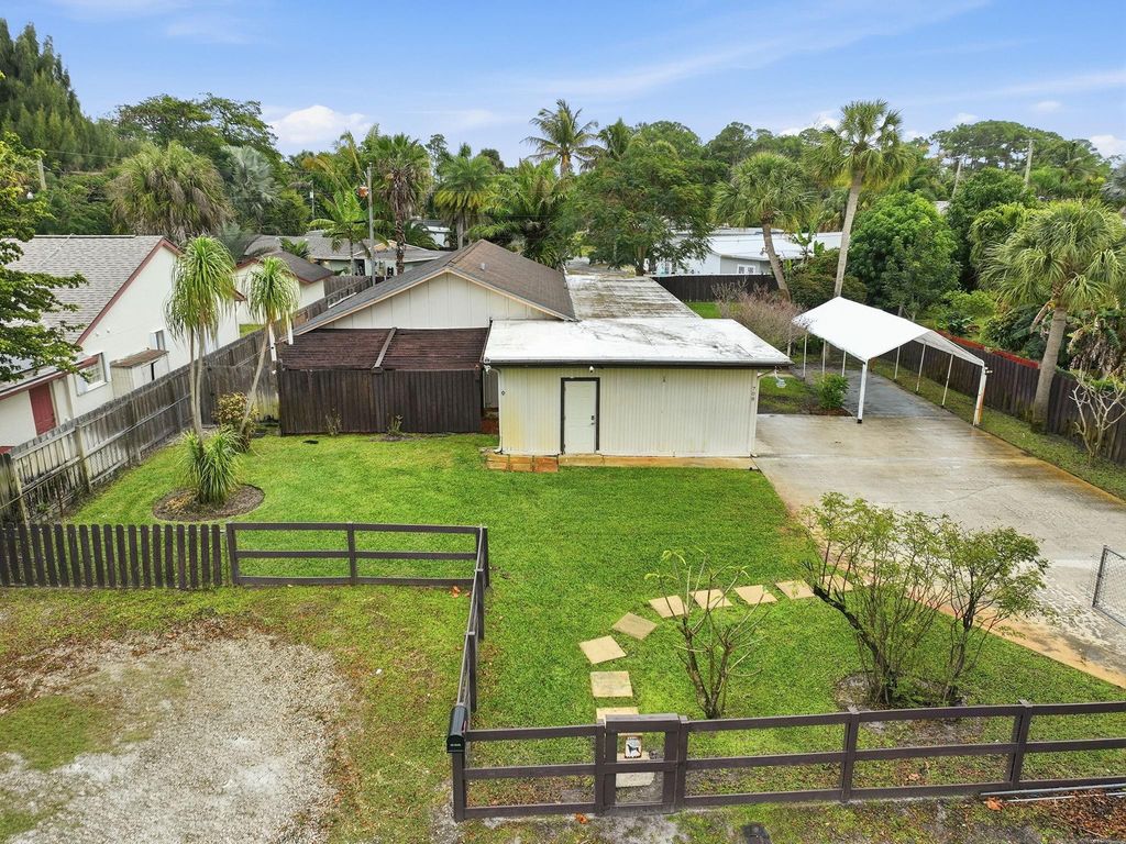 708 Dixie Lane, West Palm Beach, FL 33415