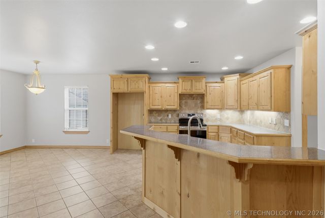 26997 E 161st Street S, Coweta, OK 74429