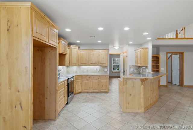 26997 E 161st Street S, Coweta, OK 74429