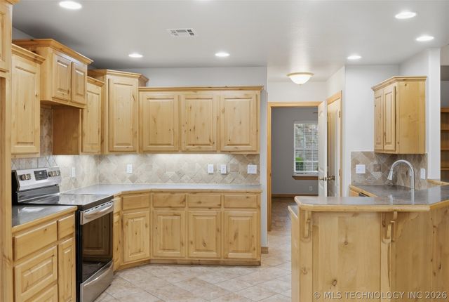 26997 E 161st Street S, Coweta, OK 74429