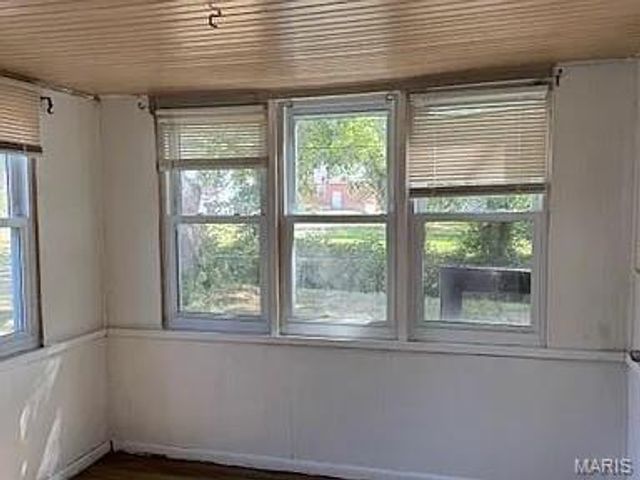 17 Godfrey Lane, Ferguson, MO 63135