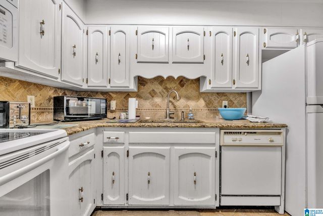 522 S SANDERS ROAD, Hoover, AL 35226