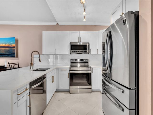 7549 NW 3rd Court, Plantation, FL 33317