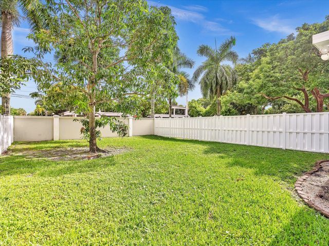 7549 NW 3rd Court, Plantation, FL 33317