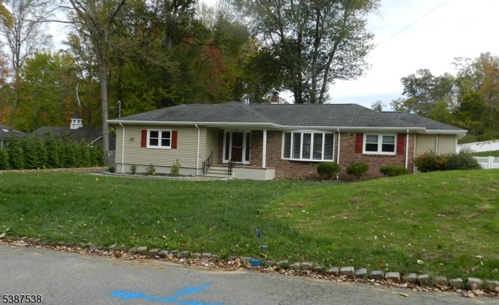 6 Crestwood Rd, Long Hill Twp., NJ 07933