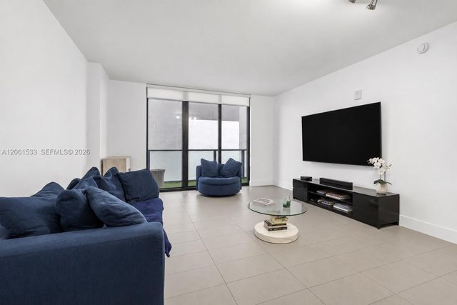 1600 NE 1st Ave 1418, Miami, FL 33132