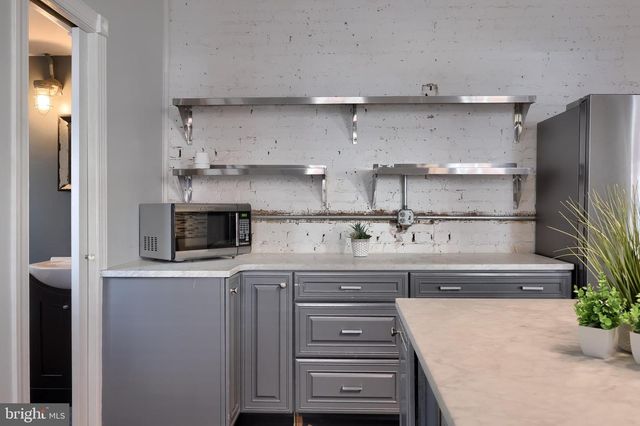 658 W WALNUT ST, Lancaster, PA 17603