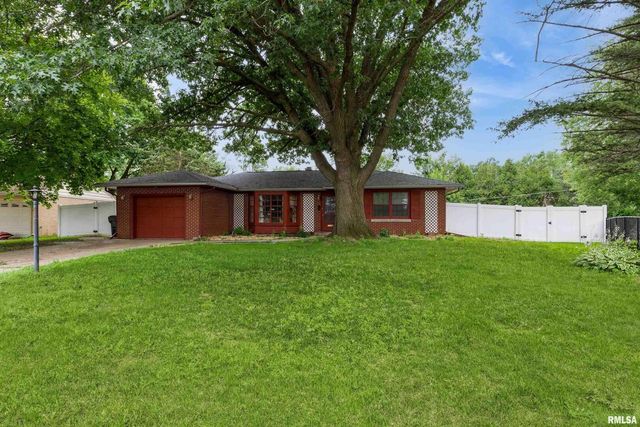 1136 BOBETTA Court, Clinton, IA 52732