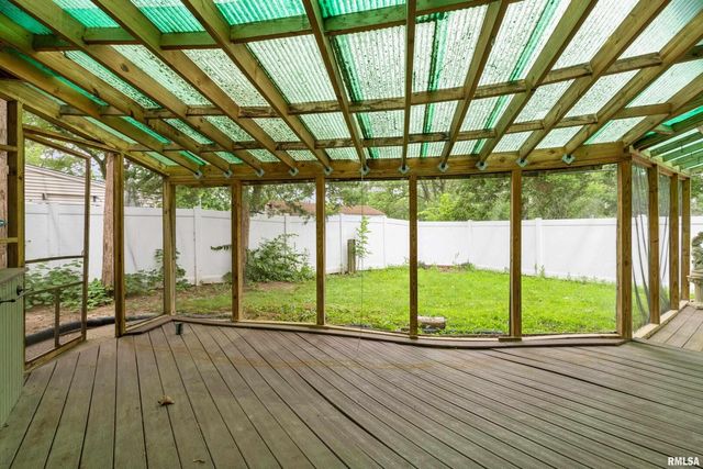 1136 BOBETTA Court, Clinton, IA 52732