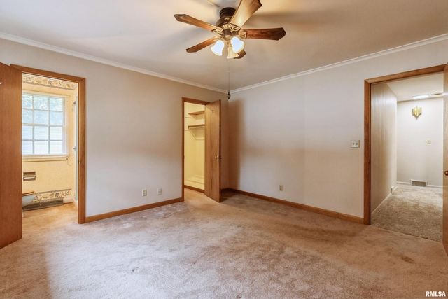 1136 BOBETTA Court, Clinton, IA 52732