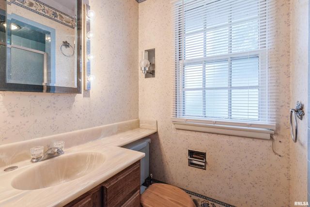 1136 BOBETTA Court, Clinton, IA 52732