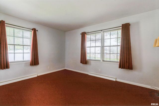 1136 BOBETTA Court, Clinton, IA 52732