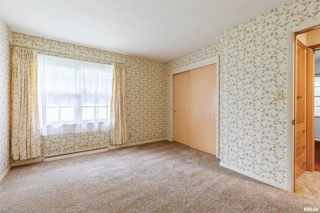 1136 BOBETTA Court, Clinton, IA 52732