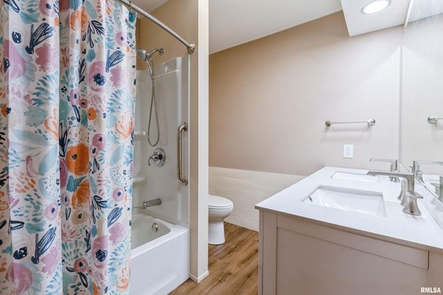 1136 BOBETTA Court, Clinton, IA 52732