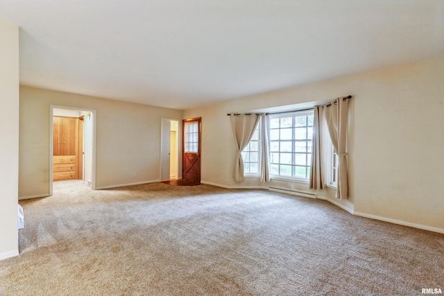 1136 BOBETTA Court, Clinton, IA 52732