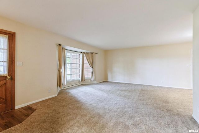 1136 BOBETTA Court, Clinton, IA 52732