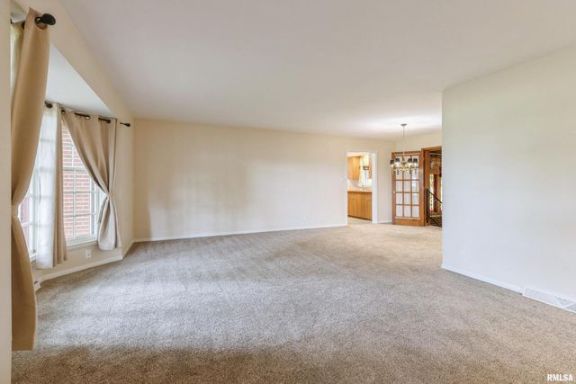 1136 BOBETTA Court, Clinton, IA 52732