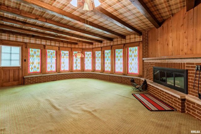 1136 BOBETTA Court, Clinton, IA 52732