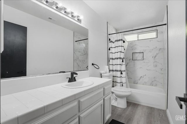 10600 Petalo Drive, Bakersfield, CA 93311