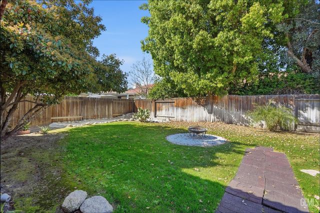 10600 Petalo Drive, Bakersfield, CA 93311