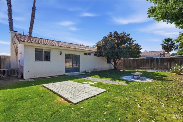 10600 Petalo Drive, Bakersfield, CA 93311