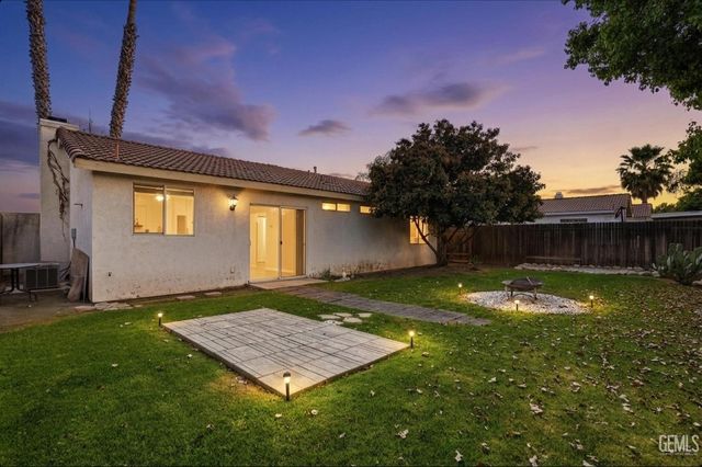 10600 Petalo Drive, Bakersfield, CA 93311