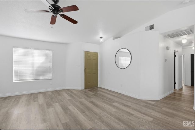 10600 Petalo Drive, Bakersfield, CA 93311